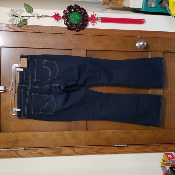 Levis Signature midrise boot cut 32"×32" 14 med.-never worn. - Picture 2 of 2